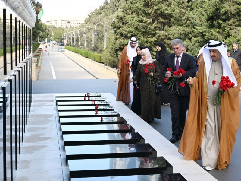 Birləşmiş Ərəb Əmirlikləri Federal Milli Şurasının sədri Fəxri xiyabanı və Şəhidlər xiyabanını ziyarət edib