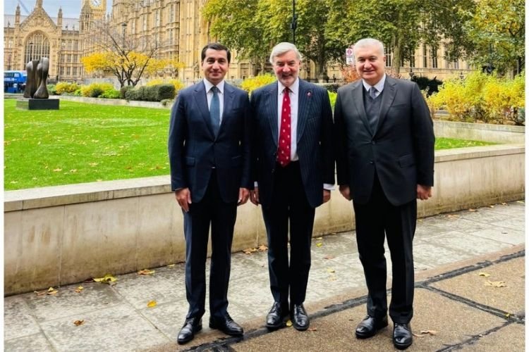 Hikmət Hacıyev Böyük Britaniyanın ticarət elçisi ilə görüşüb