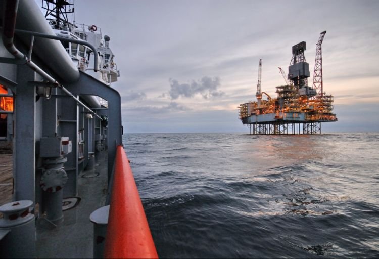 Azərbaycan neftinin qiyməti 66 dollardan aşağı düşüb