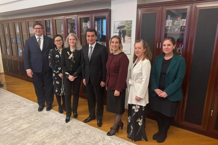 Hikmət Hacıyev və Alison Huker Azərbaycanla ABŞ arasında strateji tərəfdaşlığı müzakirə edib