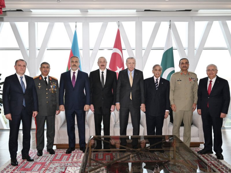 Azərbaycan Prezidentinin, Türkiyə Prezidentinin və Pakistanın Baş nazirinin üçtərəfli görüşü olub