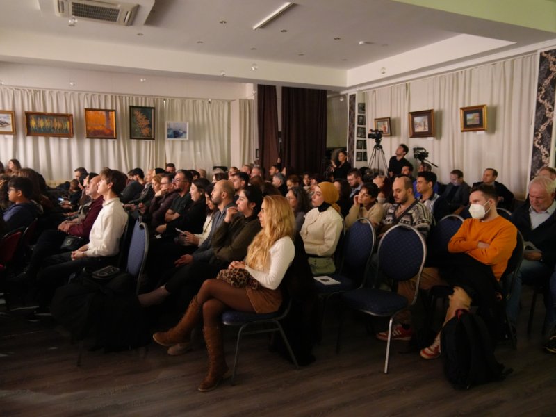“Narın içində not”