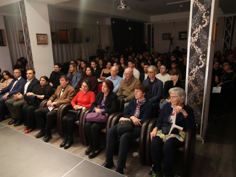 “Narın içində not”