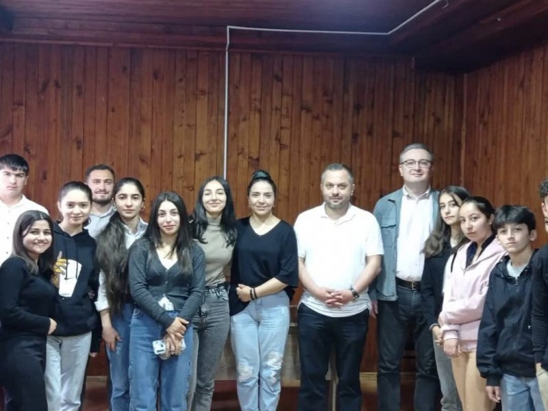 Bolnisidəki “Qafqaz Hüquq və İnteqrasiya Mərkəzi” Ümumdünya Uşaqlar Günündə fəaliyyətini təqdim edib