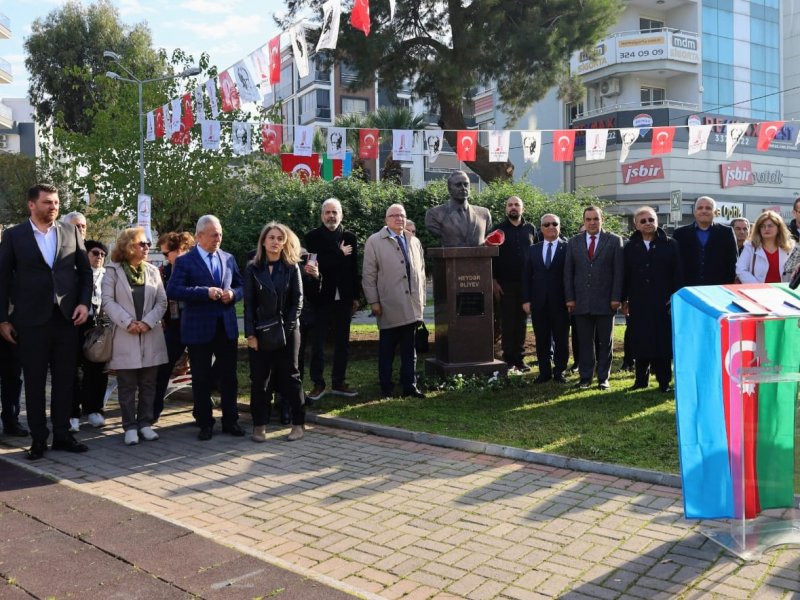 Müxtəlif ölkələrdə Ulu Öndər Heydər Əliyevin əziz xatirəsi anılıb