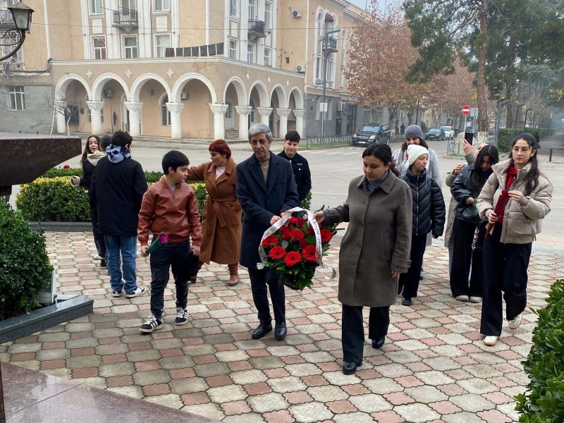 Müxtəlif ölkələrdə Ulu Öndər Heydər Əliyevin əziz xatirəsi anılıb