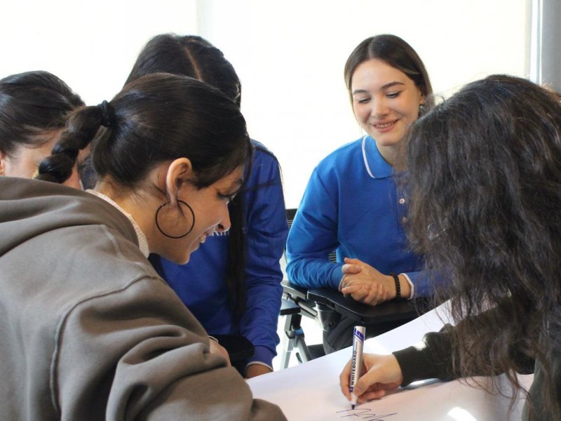 “InnovateHER: Fuelling Women’s Success in STEM” layihəsi çərçivəsində silsilə seminarlar keçirilib 