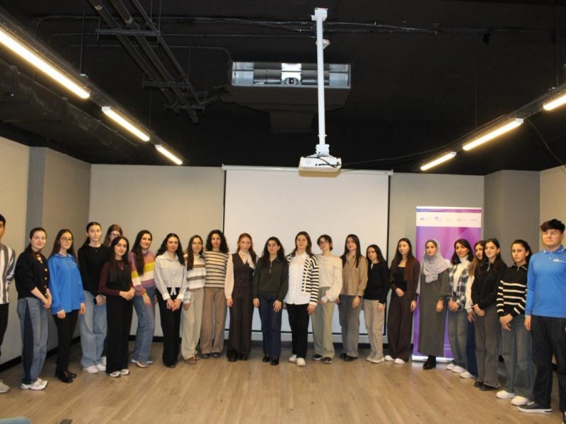 “InnovateHER: Fuelling Women’s Success in STEM” layihəsi çərçivəsində silsilə seminarlar keçirilib 