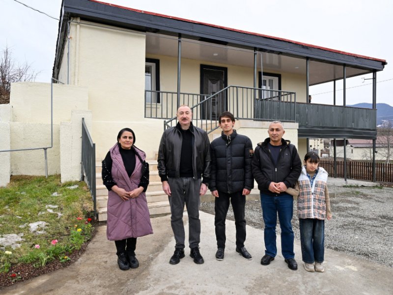 Prezident İlham Əliyev Ağdərə rayonunun Heyvalı kəndində görülmüş işlərlə tanış olub