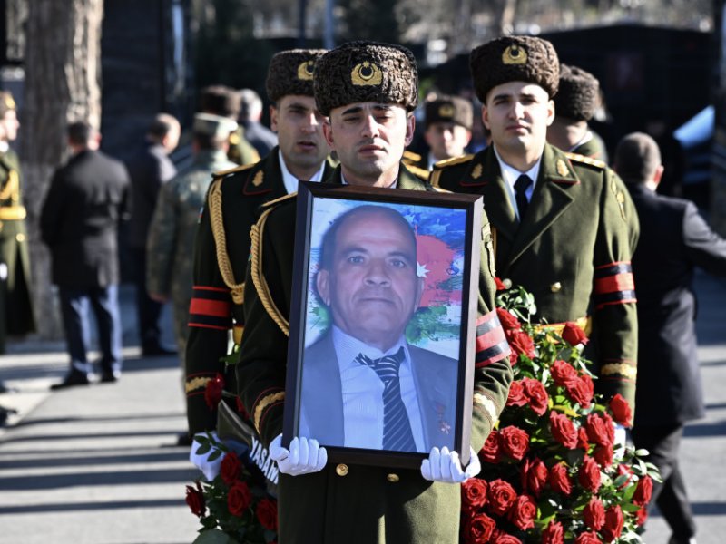 Azərbaycanın Milli Qəhrəmanı Şahin Tağıyev Hərbi Memorial Məzarlıqda torpağa tapşırılıb