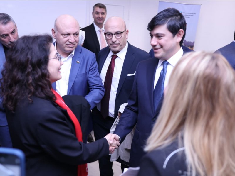 Xaricdə daha bir Azərbaycan Evi və həftəsonu məktəbi açılıb