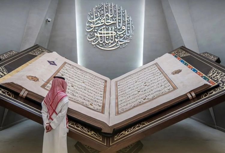 Səudiyyə Ərəbistanında muzeydə ən böyük “Qurani-Kərim” sərgilənir