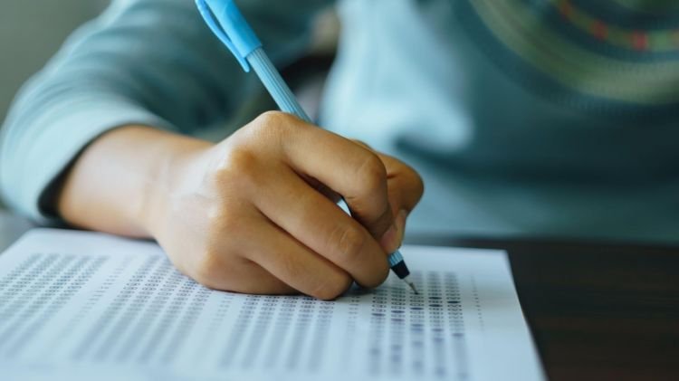 Xaricidə təhsil alanlar üçün peşə tanınması imtahanının vaxtı bilinib