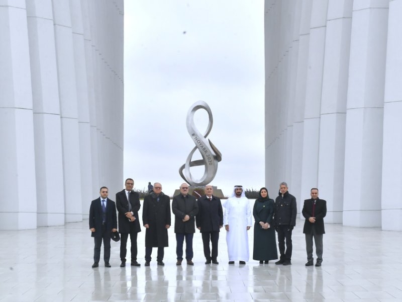 Ərəb Parlamentinin prezidenti Fəxri xiyabanı və Zəfər parkını ziyarət edib