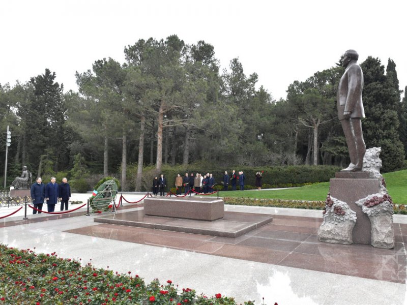 Türkiyə və Gürcüstan parlamentariləri Fəxri xiyabanı və Zəfər parkını ziyarət ediblər