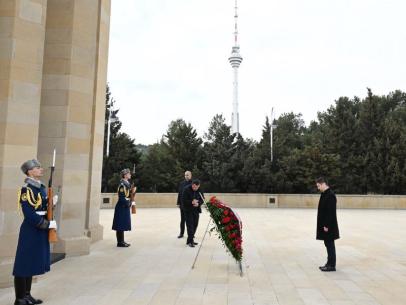 Moldovanın Baş nazirinin müavini Şəhidlər xiyabanını ziyarət edib