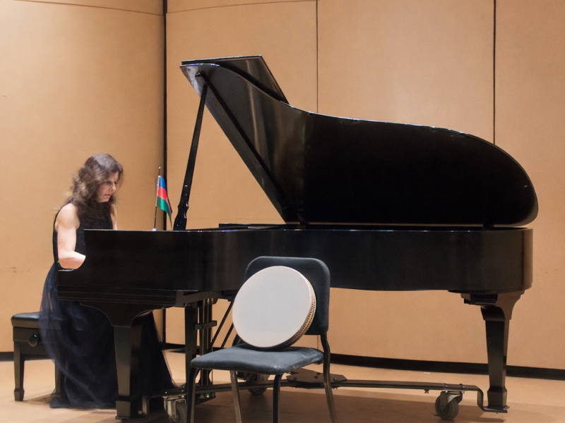 Konnektikut ştatında “Qərblə şərqin görüşü” adlı konsert keçirilib
