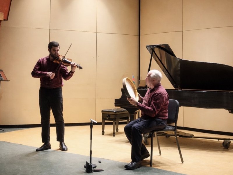 Konnektikut ştatında “Qərblə şərqin görüşü” adlı konsert keçirilib