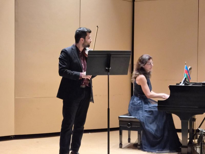 Konnektikut ştatında “Qərblə şərqin görüşü” adlı konsert keçirilib