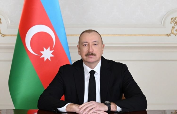 Prezident İlham Əliyev Tbilisidə Qəhrəmanlar Memorialını ziyarət edib