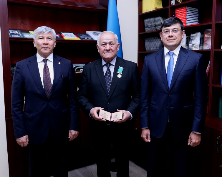 Akif Alaferdova “Tərəqqi” medalı təqdim olunub