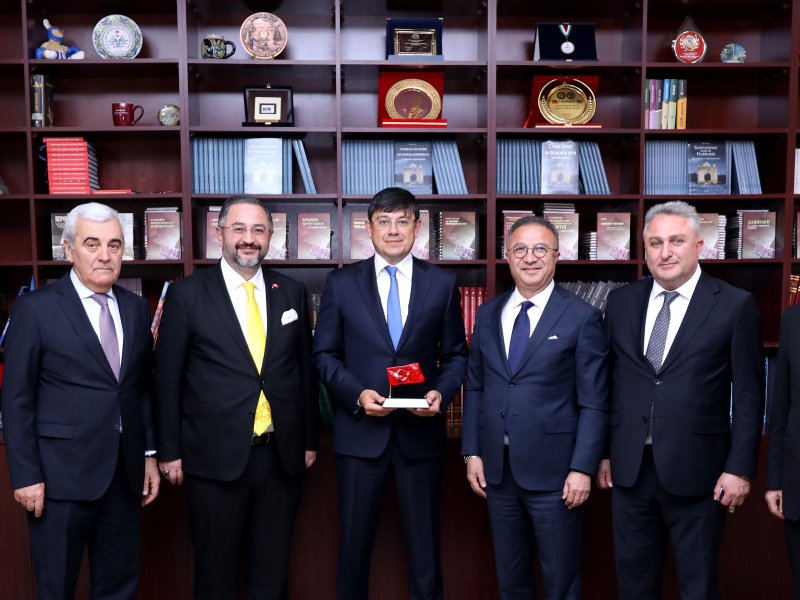 Komitə sədri Qars Təhsil və Mədəniyyət Vəqfinin nümayəndə heyətini qəbul edib