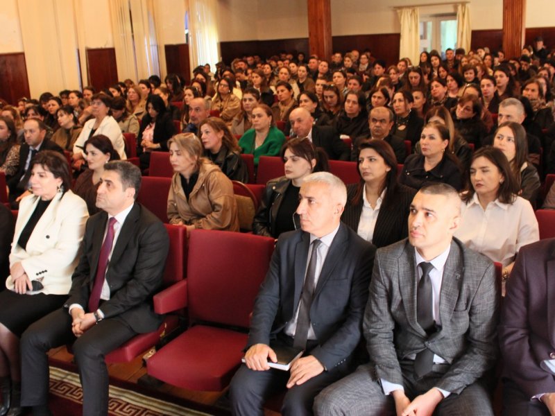 QAX RAYON RƏHBƏRİ YERLİ YAZARLARLA GÖRÜŞÜB-FOTOLAR. 