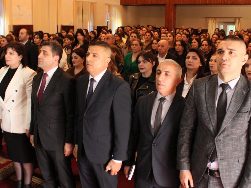QAX RAYON RƏHBƏRİ YERLİ YAZARLARLA GÖRÜŞÜB-FOTOLAR. 