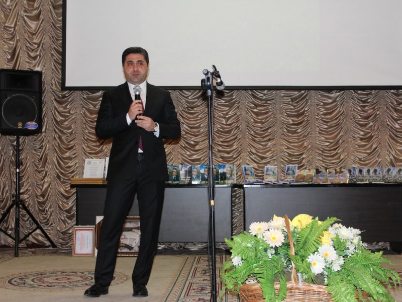 QAX RAYON RƏHBƏRİ YERLİ YAZARLARLA GÖRÜŞÜB-FOTOLAR. 