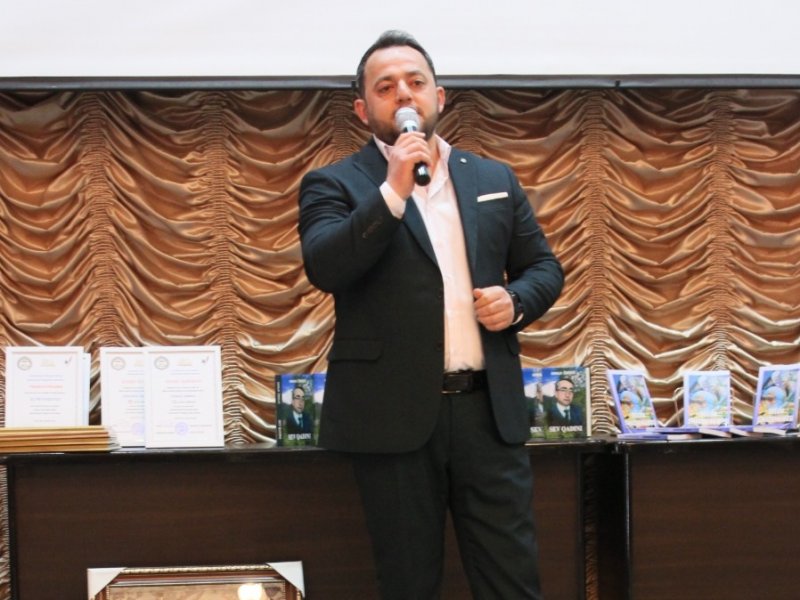 QAX RAYON RƏHBƏRİ YERLİ YAZARLARLA GÖRÜŞÜB-FOTOLAR. 