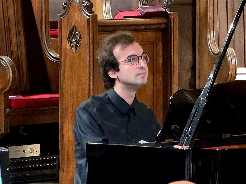 Parisdə azərbaycanlı pianoçunun konserti maraqla izlənib
