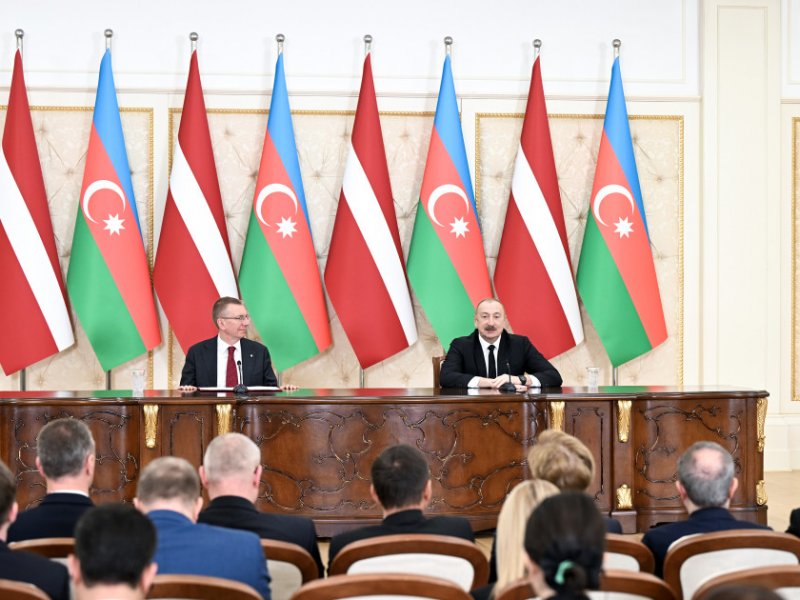 Azərbaycan Prezidenti İlham Əliyev və Latviya Prezidenti Edqars Rinkeviçs mətbuata bəyanatlarla çıxış ediblər
