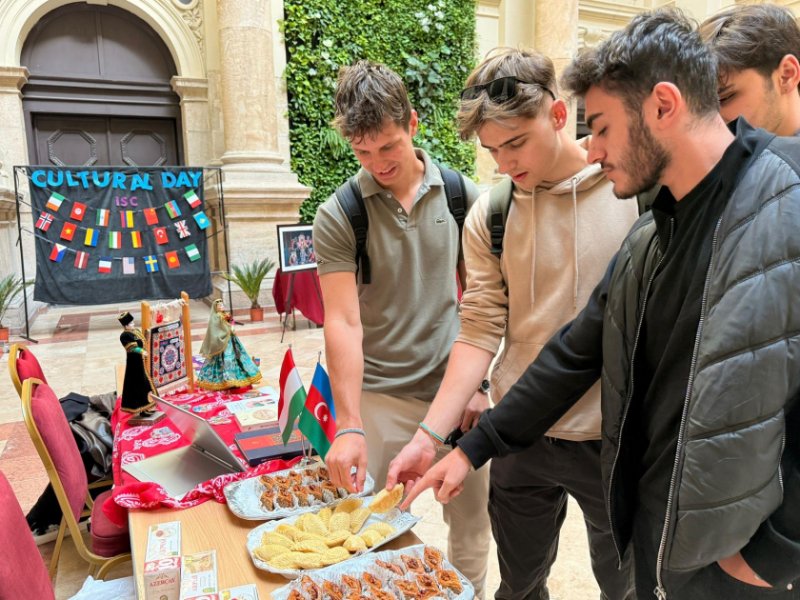 Budapeşt Korvinus Universitetində Azərbaycan guşəsi