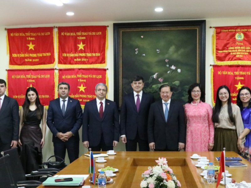 Fuad Muradov Vyetnamda bir sıra rəsmi görüşlər keçirib