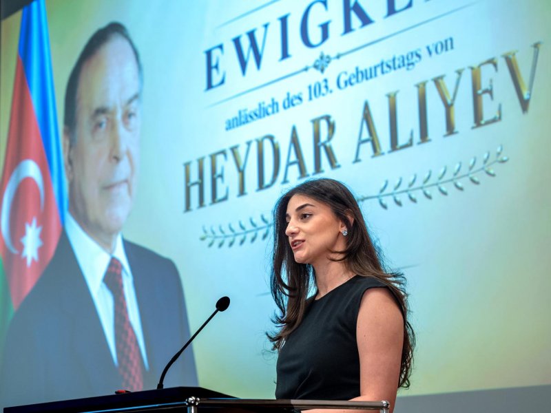 Berlində Ulu Öndər Heydər Əliyevin anadan olmasının 103-cü ildönümü qeyd edilib