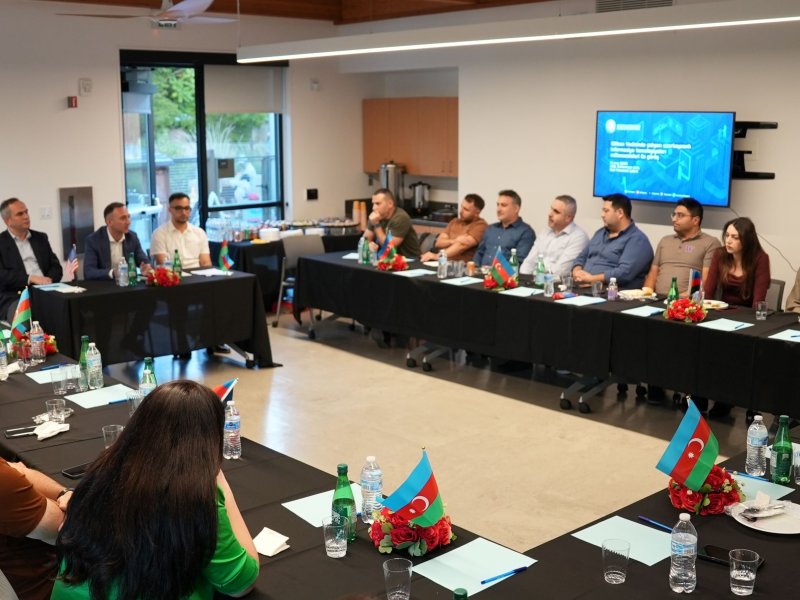 Silikon Vadisindəki azərbaycanlı informasiya texnologiyaları mütəxəssisləri ilə görüş Silikon Vadisindəki azərbaycanlı informasiya texnologiyaları mütəxəssisləri ilə görüş