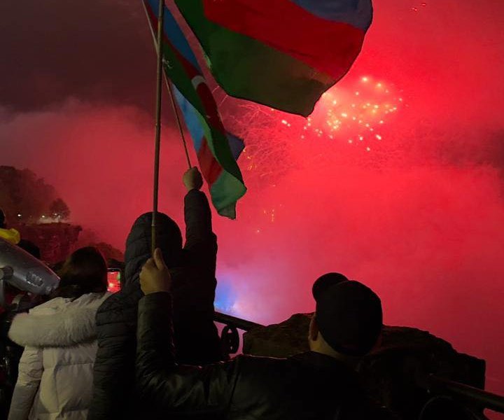 Azərbaycan bayrağının rəngləri Niaqara şəlaləsində Azərbaycan bayrağının rəngləri Niaqara şəlaləsində