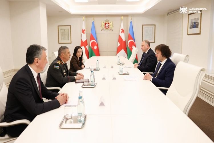 Gürcüstanın Baş naziri Azərbaycanın müdafiə nazirini qəbul edib