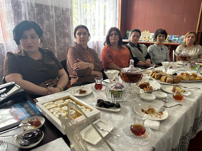 QAX RİH BAŞÇISI ELVİN PAŞAYEV BÖLGƏDƏ YAZIB-YARADAN ŞAİR VƏ YAZIÇILARLA GÖRÜŞÜB. QAX RİH BAŞÇISI ELVİN PAŞAYEV BÖLGƏDƏ YAZIB-YARADAN ŞAİR VƏ YAZIÇILARLA GÖRÜŞÜB.